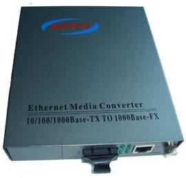 锐普RAYPU RP100-FE-SM-25单模光纤收发器产品图赏 稳定传输的工业美学